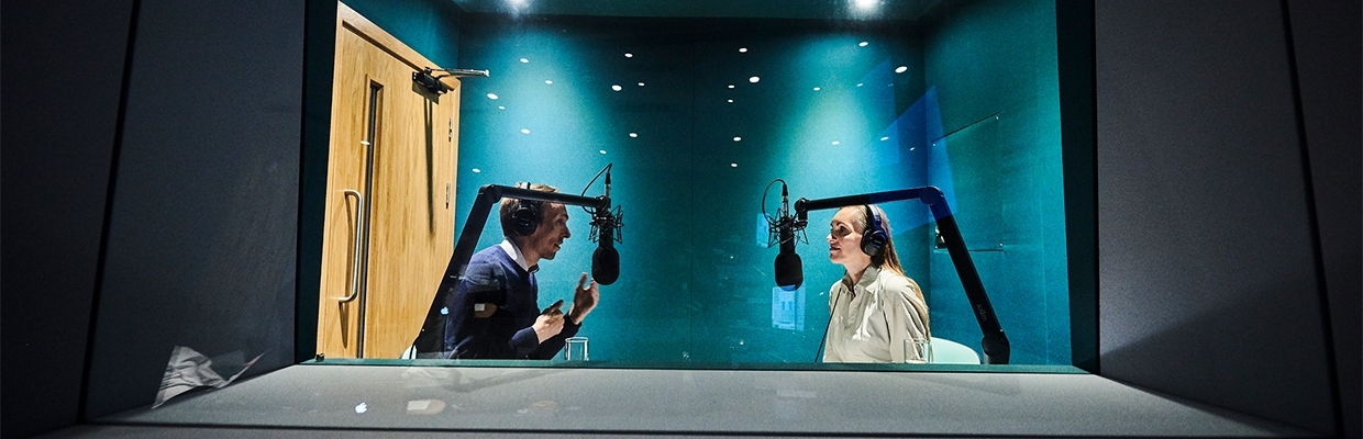 Interview of Tamara Lohan in a TV studio